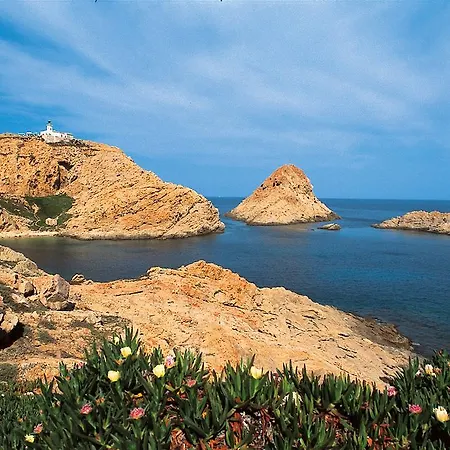 Le Vieux Moulin LʼÎle-Rousse