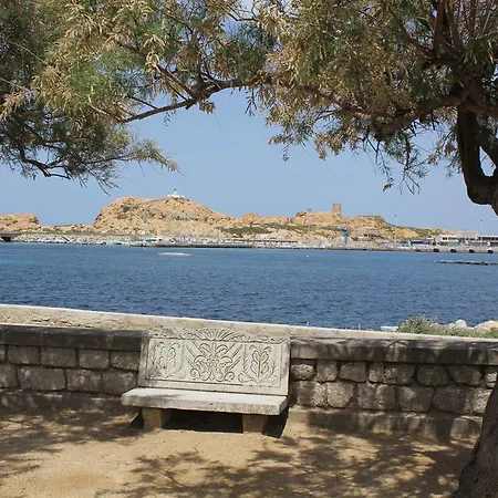 Le Vieux Moulin LʼÎle-Rousse