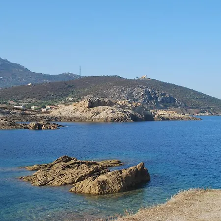 Le Vieux Moulin LʼÎle-Rousse