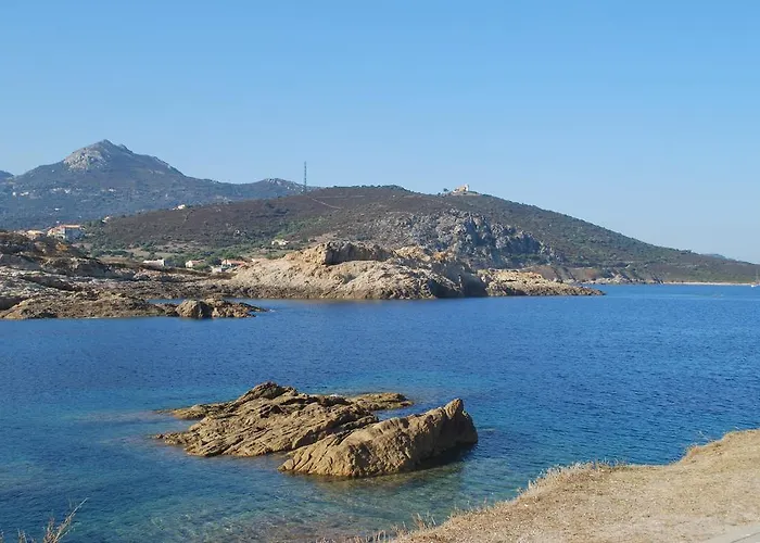 Le Vieux Moulin LʼÎle-Rousse